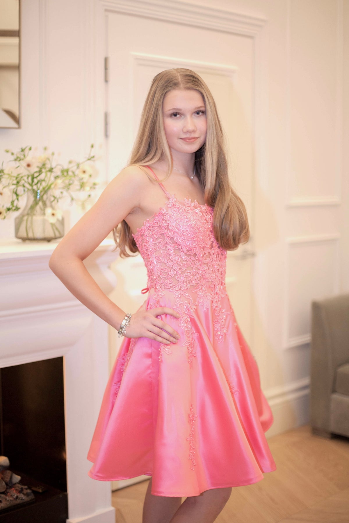 Barbie pinkki rippimekko satiinihelmalla.
