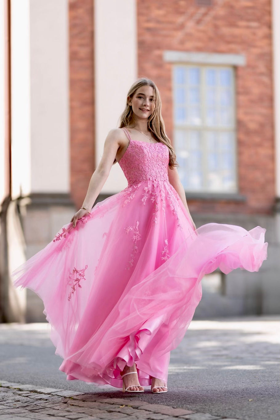 pinkki vanhojentanssimekko, tylli, edestä.