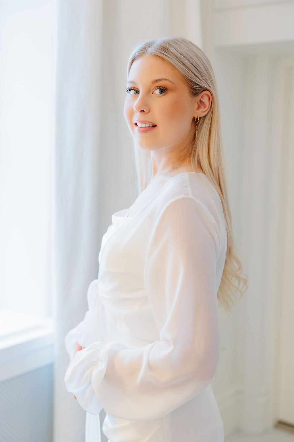 Pitkähihainen sifonkibolero morsiamelle.