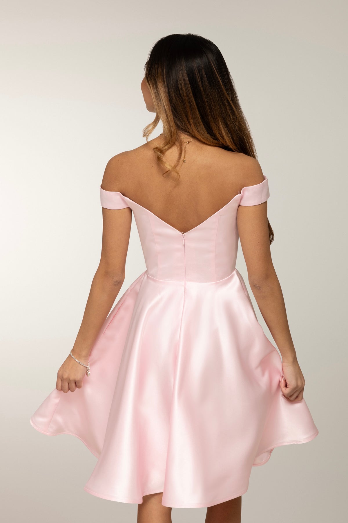 Pinkki off shoulder rippimekko.