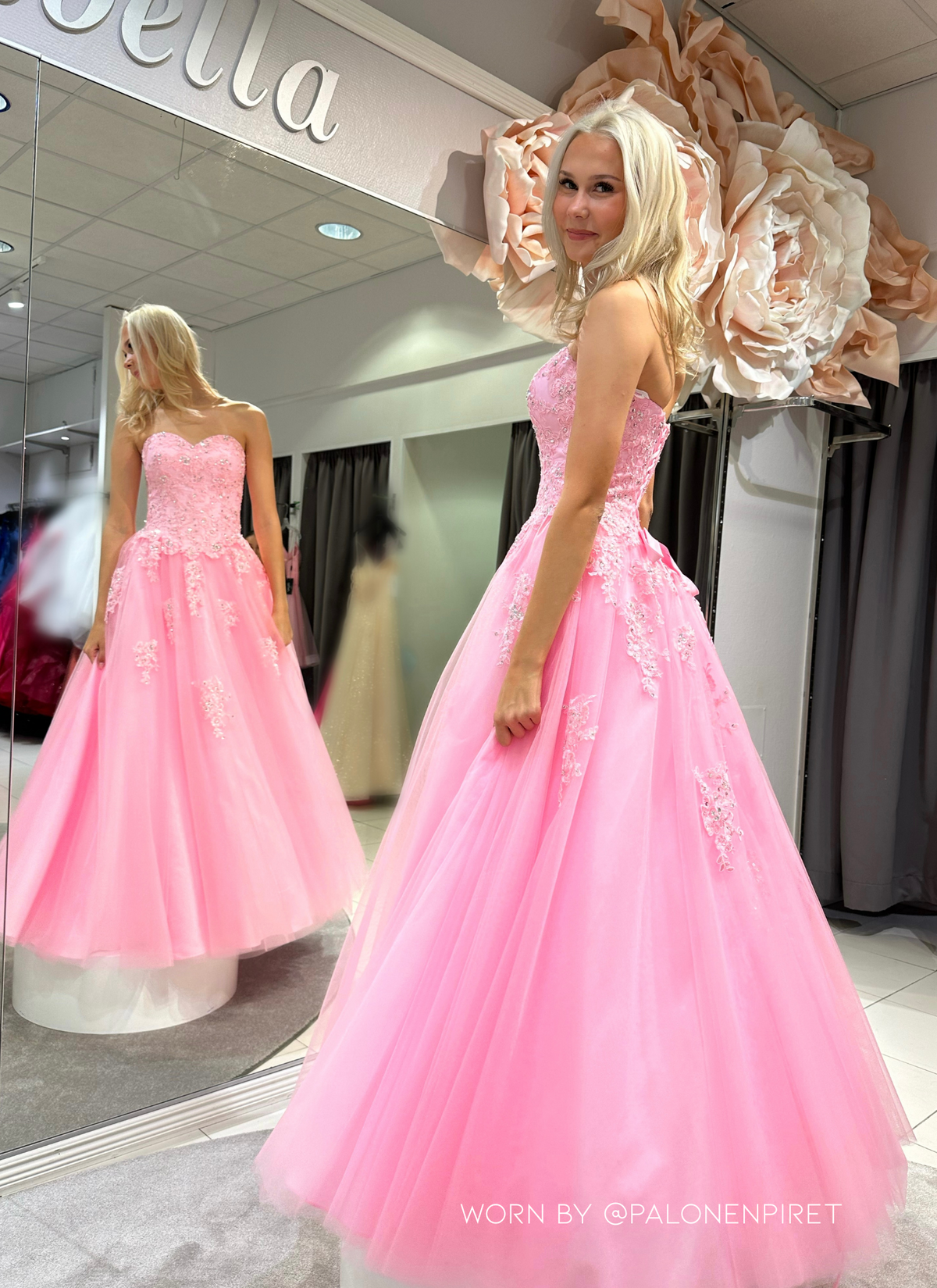 Olkaimeton pinkki vanhojentassimekko Zazabellasta.